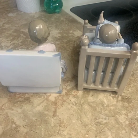 Leonardo collection figurines boy and girl